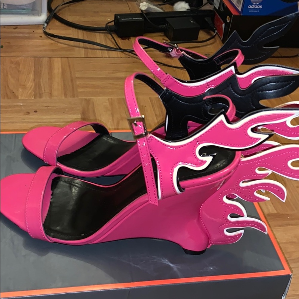 Hot Pink Fire 🔥 heels